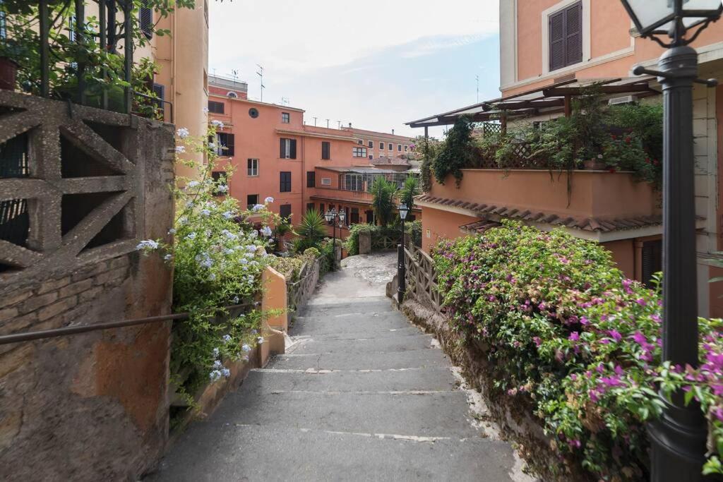 Elegante Open Space Con Vasca Idromassaggio A Trastevere Roma Exterior foto